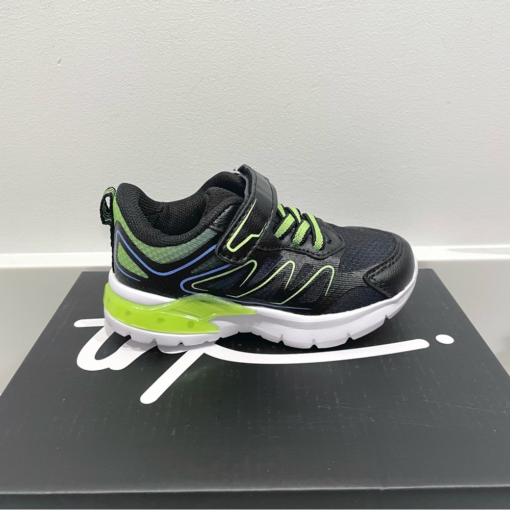 NEW TRX Flash Light-Up Running Shoe Sneaker (size 7)